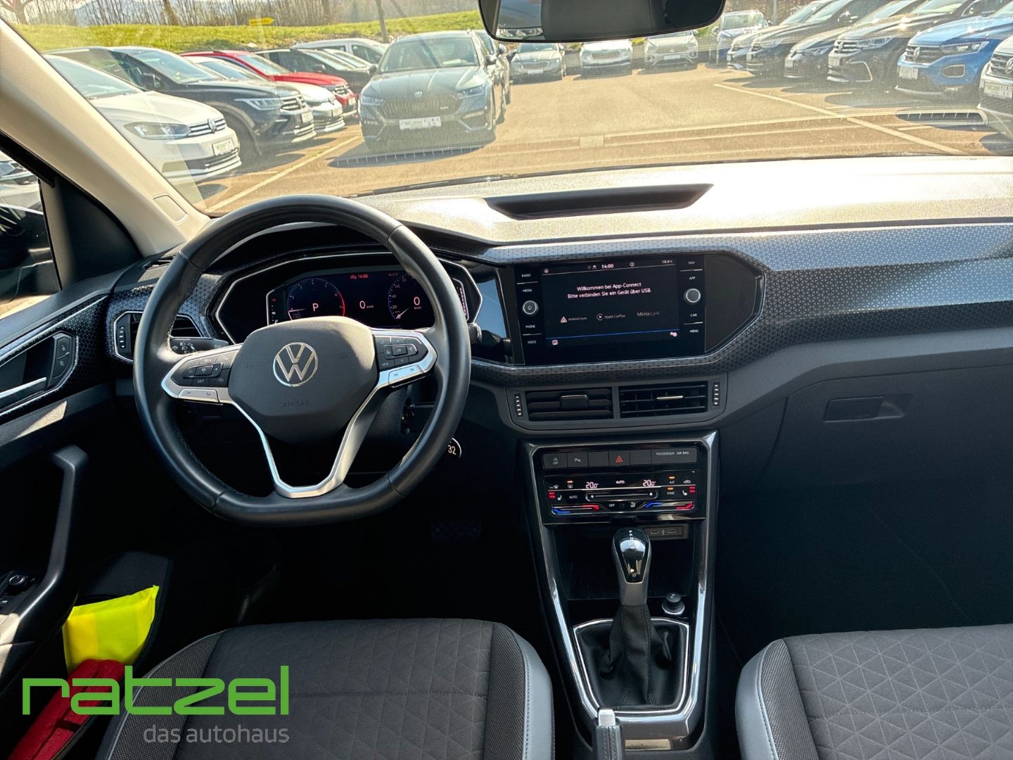 Fahrzeugabbildung Volkswagen T-Cross Style 1.0 TSI DSG Digitales Cockpit LED