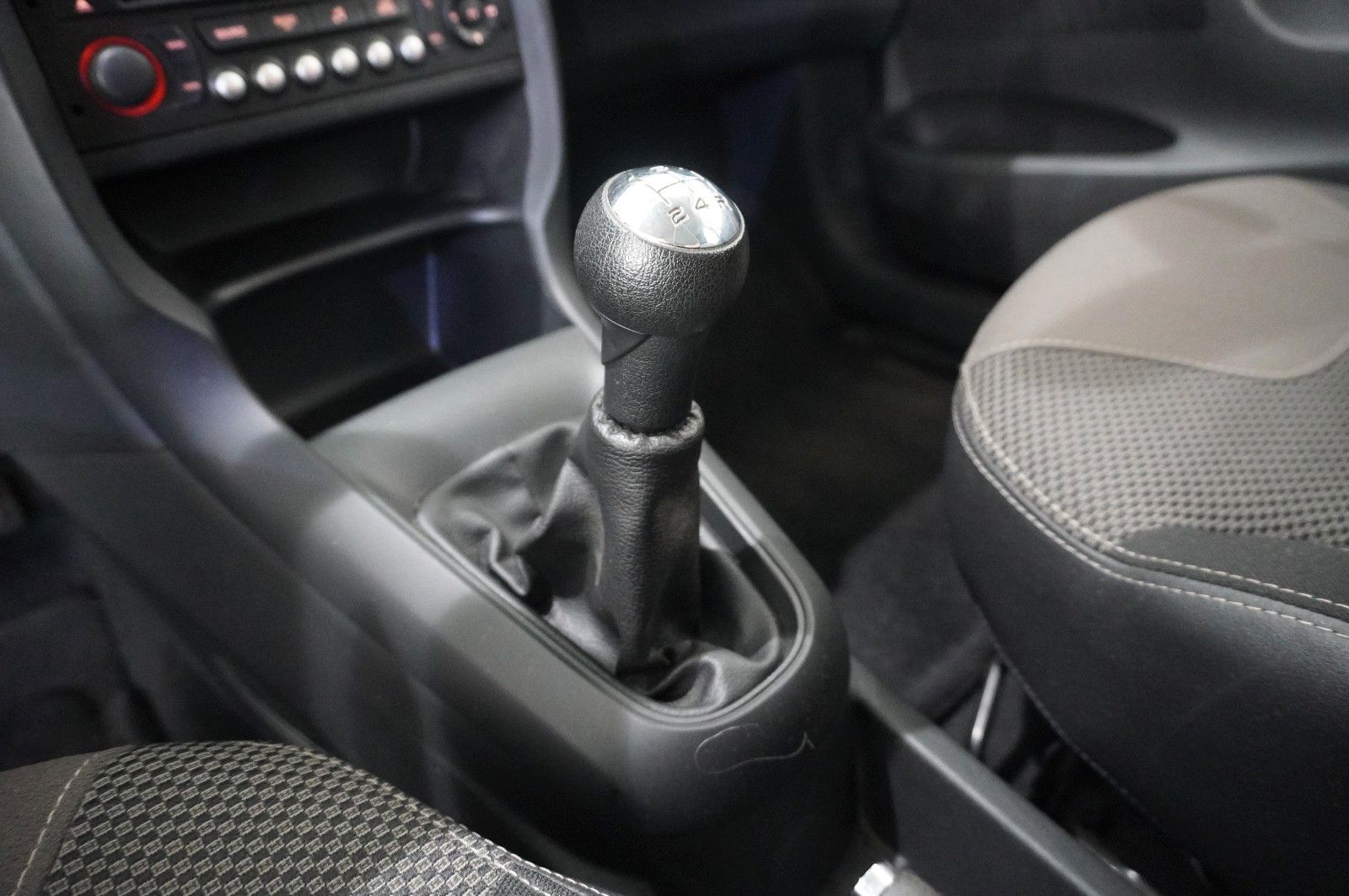 Fahrzeugabbildung Citroën C3 PureTech 1.2 SELECTION KLIMA/PDC/TEMP./USB