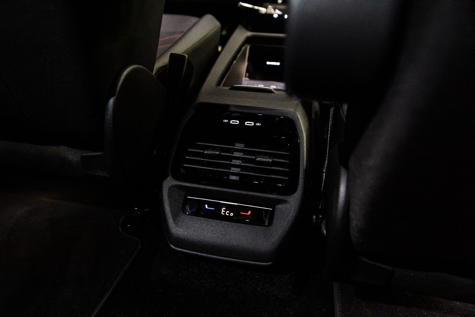 Fahrzeugabbildung Volkswagen ID.4 GTX 4Motion IQ-LIGHT+AHK+WÄPU+KAMERA+HuD+21