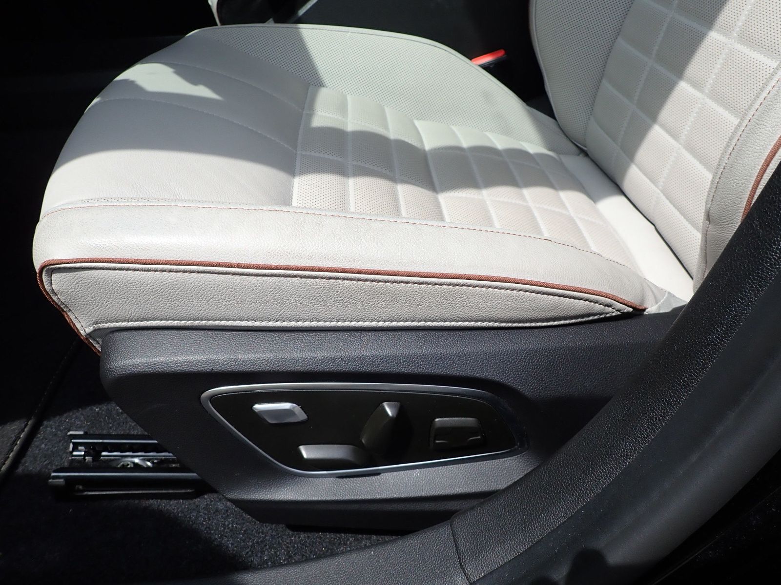 Fahrzeugabbildung Renault Megane E-TECH Electric Iconic 60KW/LEDER E-Tech