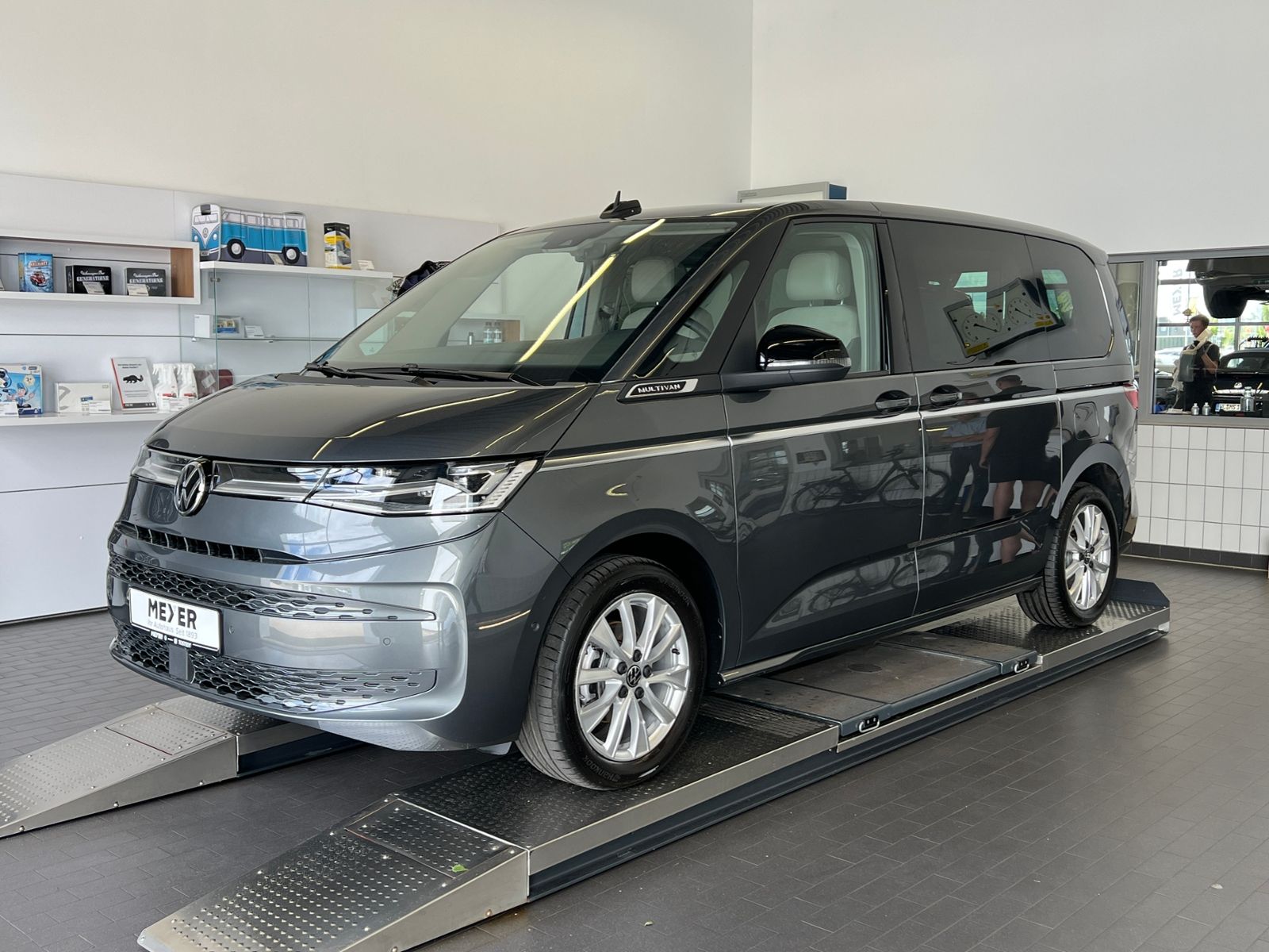 Fahrzeugabbildung Volkswagen Multivan T7 Style 2.0 TDI DSG *AHK, IQ.Light, Pa