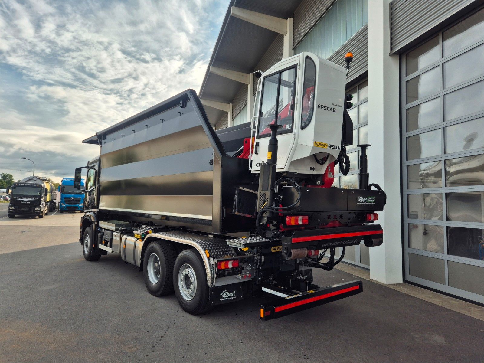 Fahrzeugabbildung Mercedes-Benz Arocs 2751 6x2 HAD/ Abroller EBERT Forstbox Q150