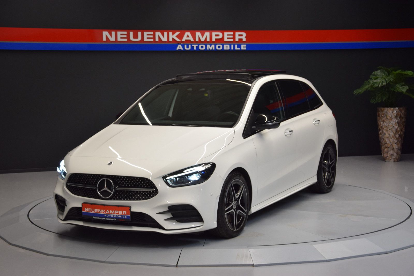 Fahrzeugabbildung Mercedes-Benz B 250 4Matic AMG Pano 360° Night ACC MBUX