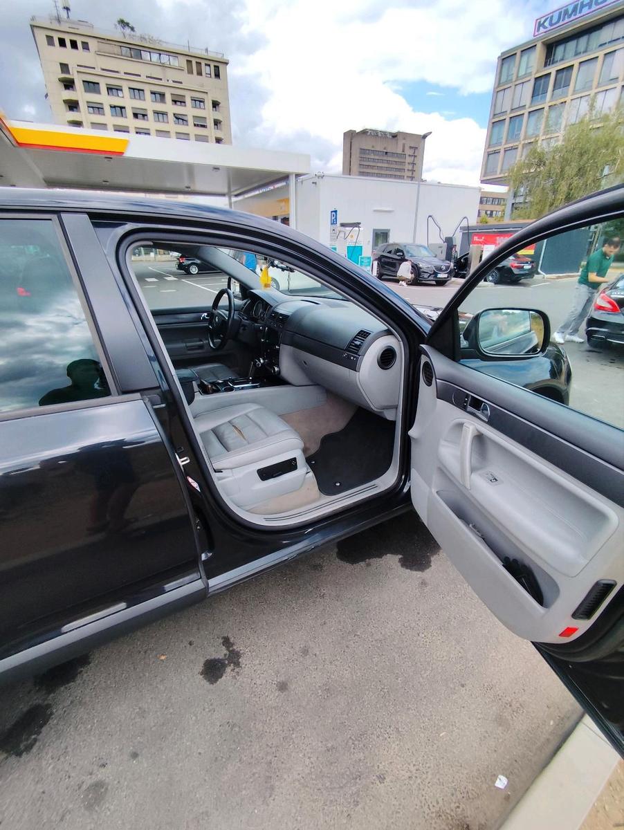 Volkswagen Touareg 2005 — interior