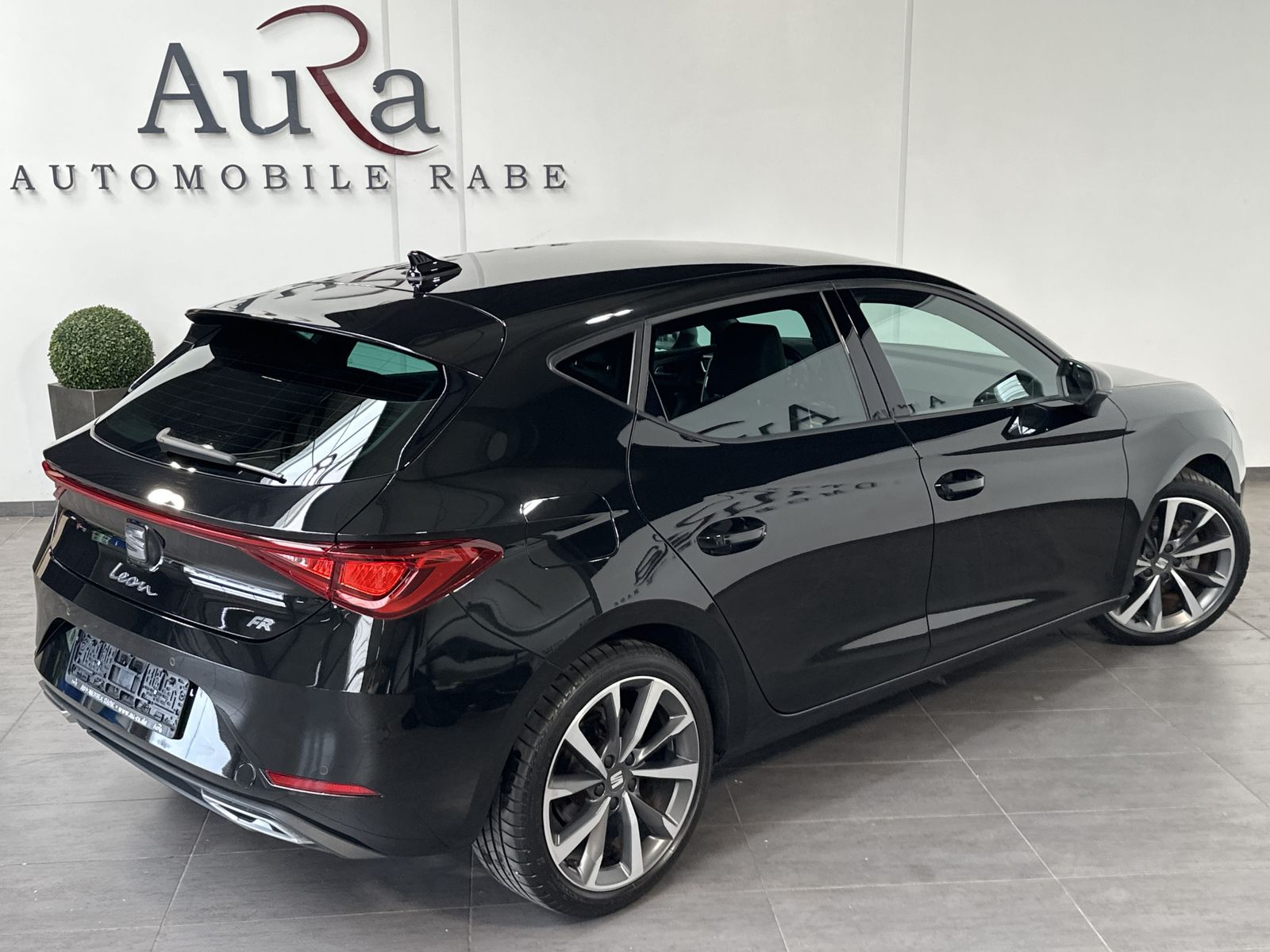 Fahrzeugabbildung SEAT Leon 2.0 TDI FR LED+ACC+SHZ+VCOCKPIT+CARPLAY+PP