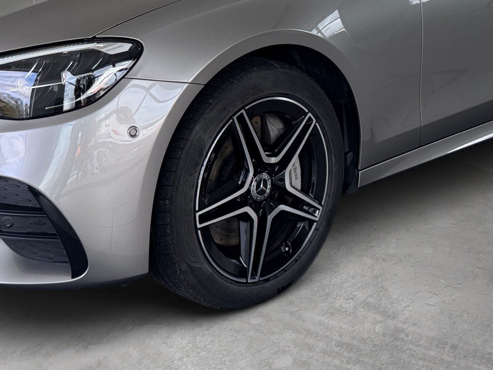 Fahrzeugabbildung Mercedes-Benz E 300 de AMG 4M*Distronic*AirBody*Burmester*LED*