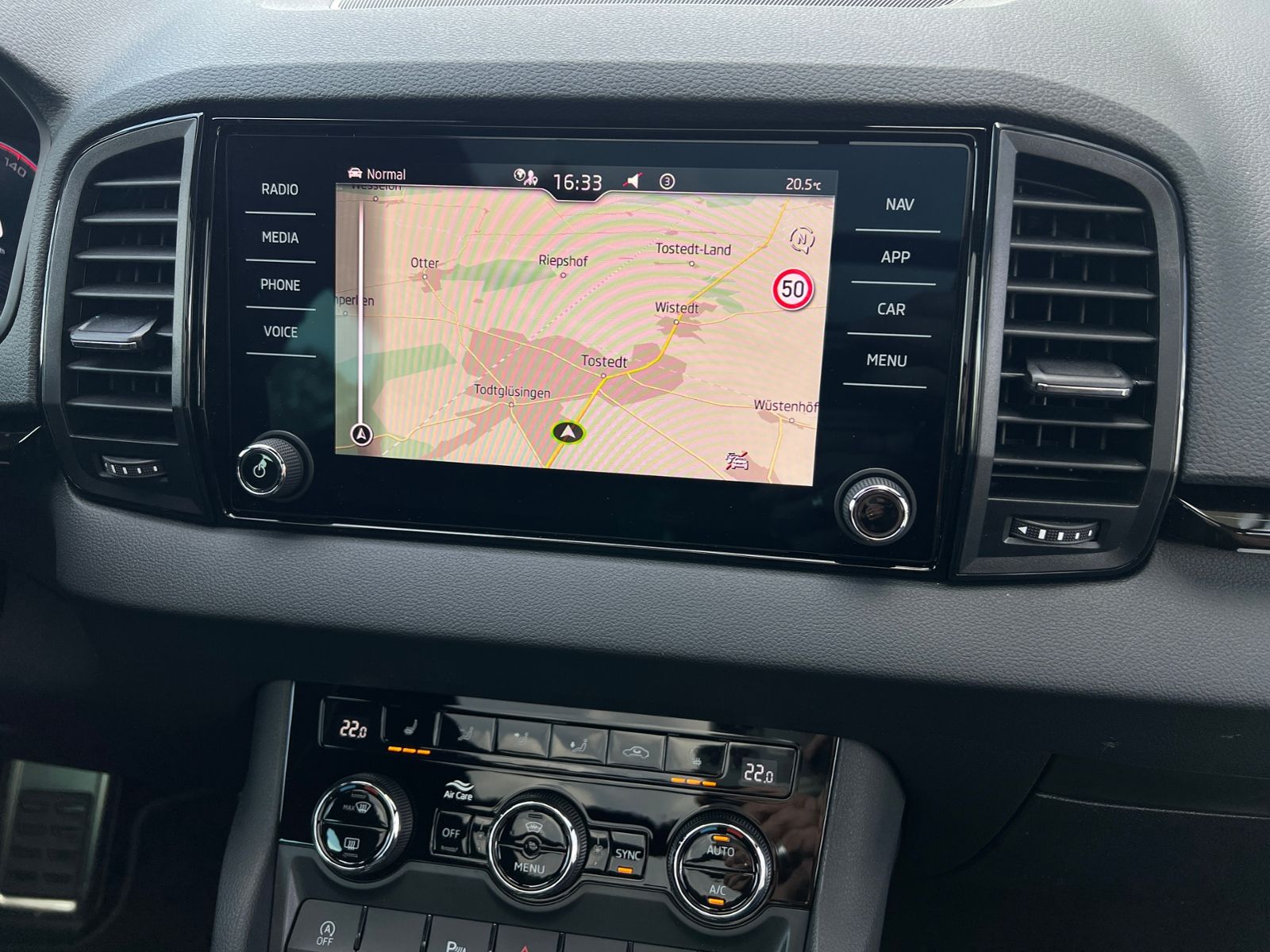 Fahrzeugabbildung SKODA Karoq Sportline 2.0 TSI 4x4 DSG *Panorama, AHK,