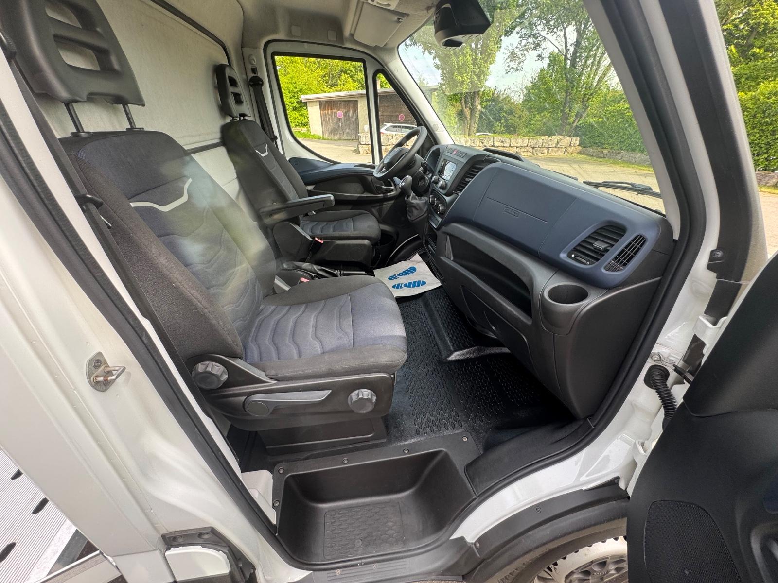 Iveco Daily 2.3 35S14 A8/P Hi-Matic Autotransporter