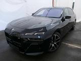 BMW M760e xDr. M Performance Pak. NP 179270.- ACC - schwarze BMW M760