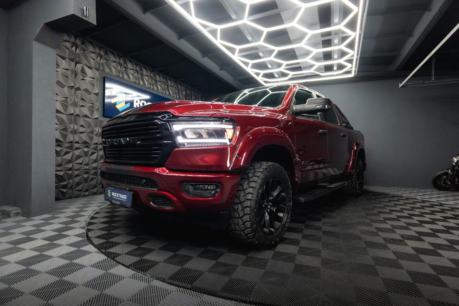 Fahrzeugabbildung Dodge RAM 5.7 V8 HEMI 4x4 OFFROAD NIGHT-Edition LED
