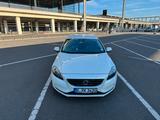 Volvo V40 D4 Ocean Race mit leichtem Karosserieschaden - Volvo V40 in Berlin