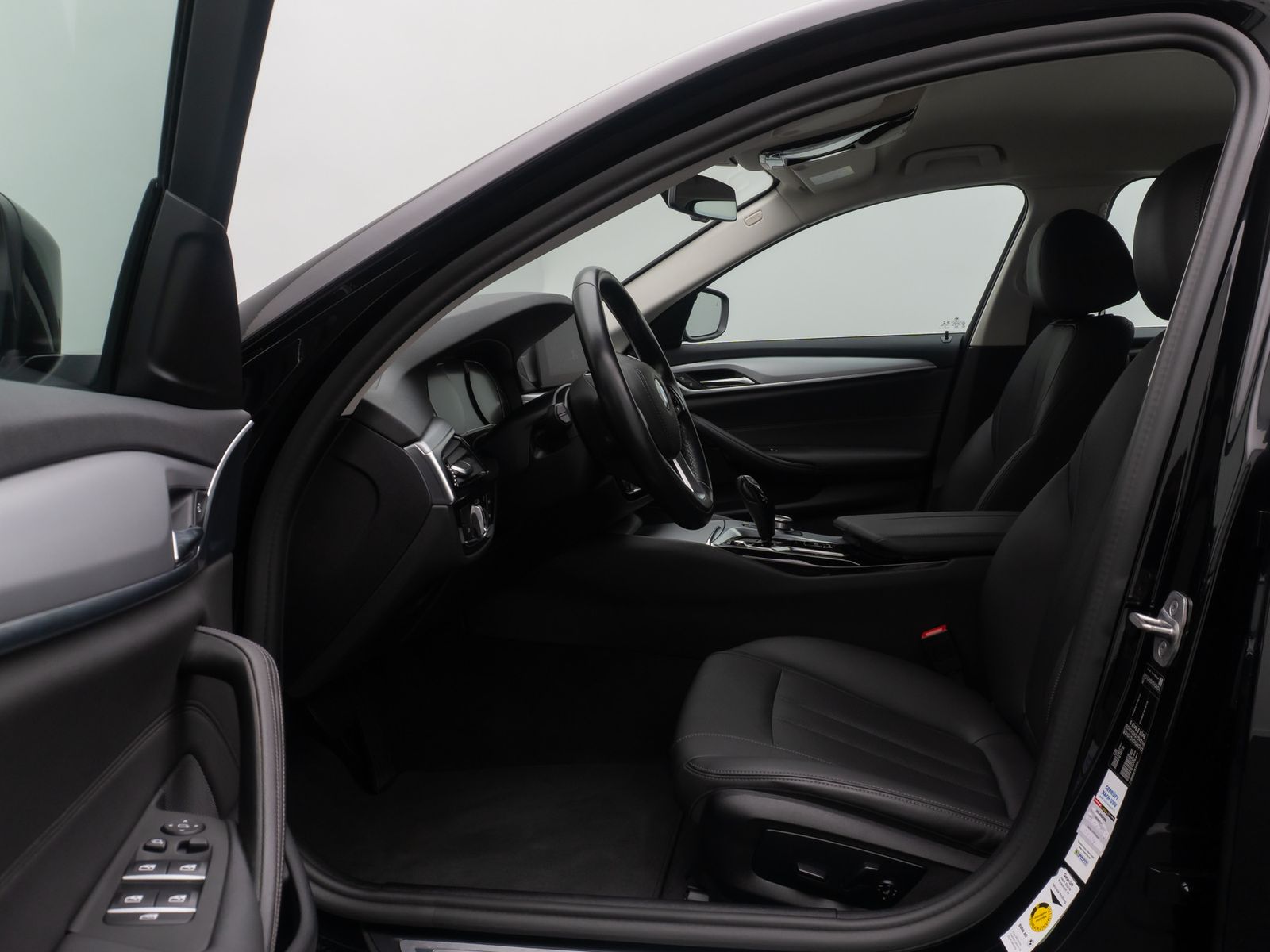 Fahrzeugabbildung BMW 520d DriveAssist AHK 4xKlima Alarm DAB Kamera