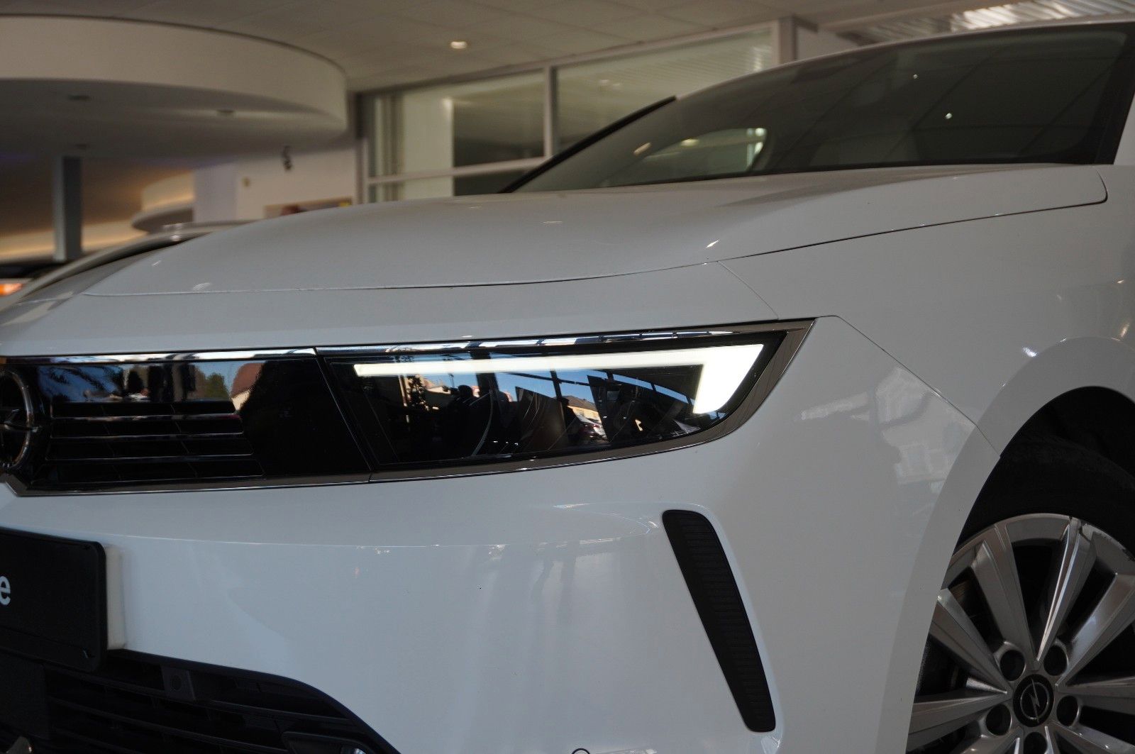 Fahrzeugabbildung Opel Astra L Lim. 1.2T ELEGANCE NAVI/LED/KAMERA/SPORT