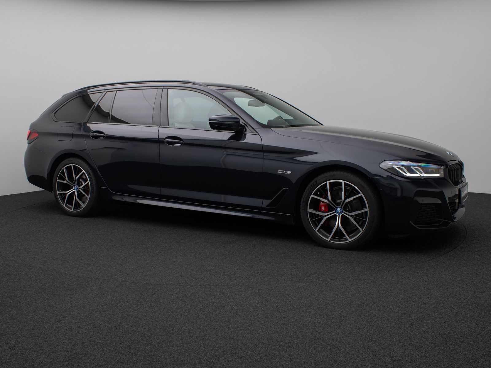 Fahrzeugabbildung BMW 530e xD M Sport Pro Panoram Kamera Laser HUD H/K