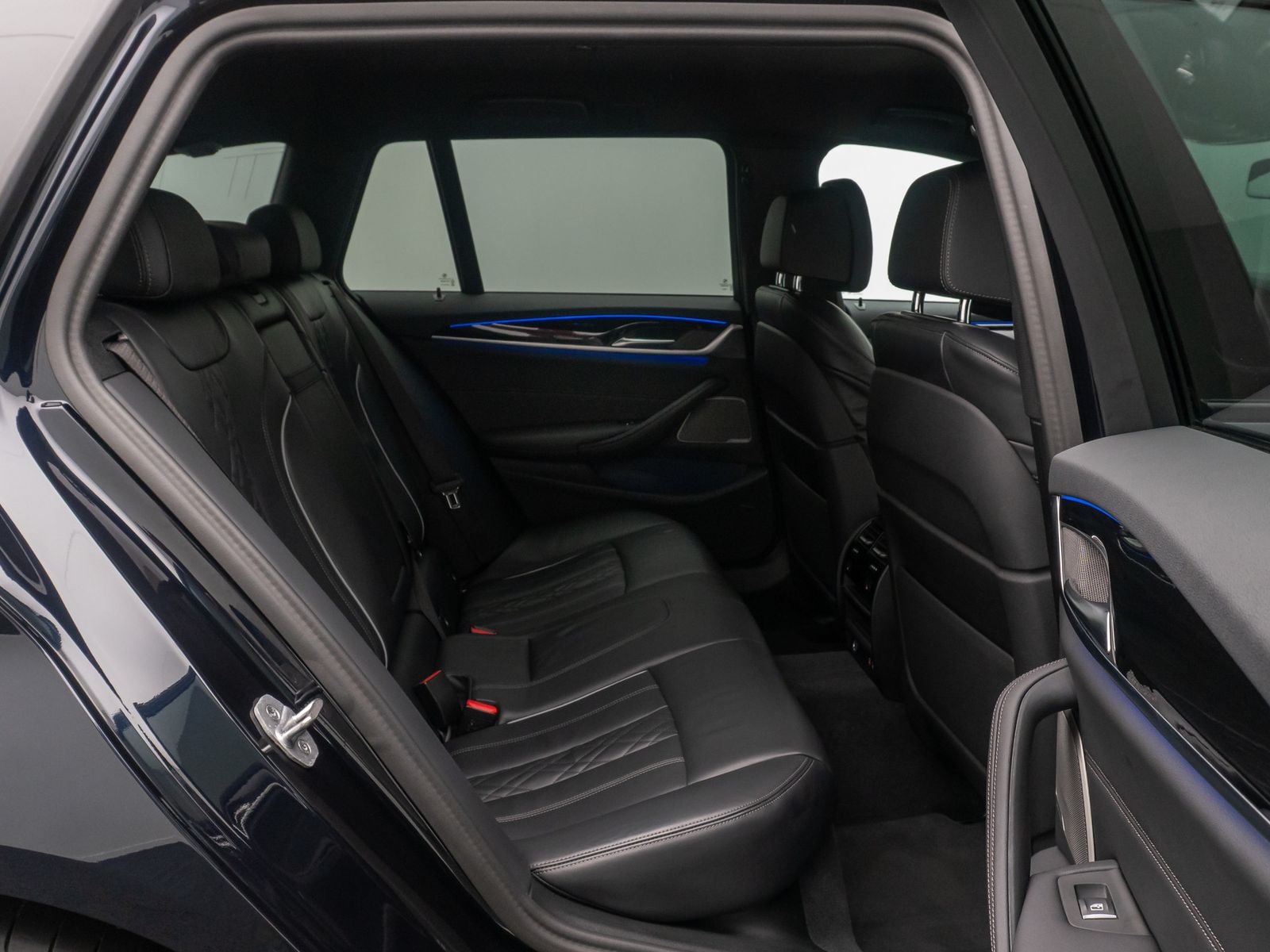 Fahrzeugabbildung BMW 530d xD MSport Individual 360&deg;H/K HUD DAB 20Zoll