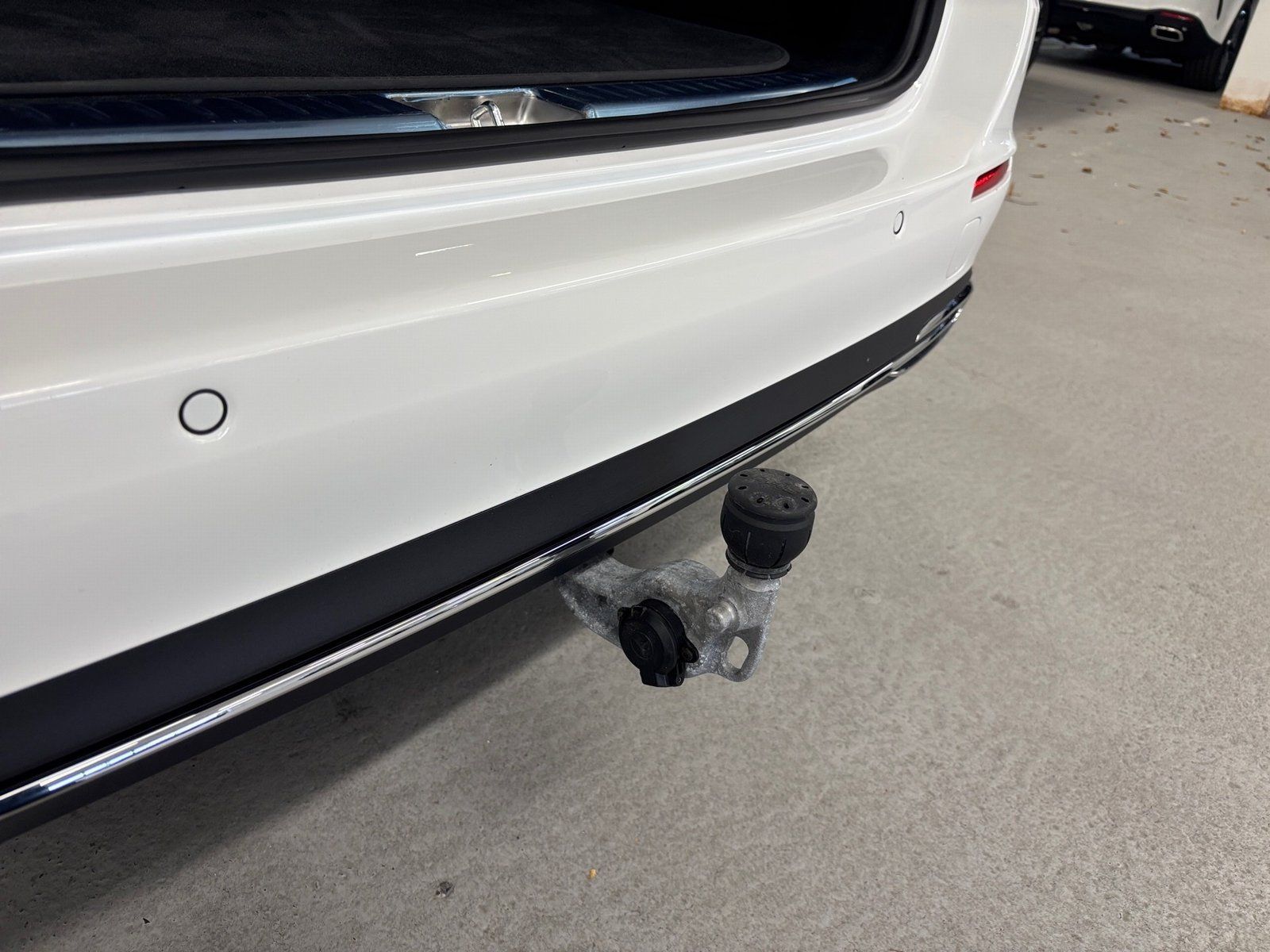 Fahrzeugabbildung Mercedes-Benz E 220 T d Avantgarde*AHK*Distronic*Totwinke*LED*