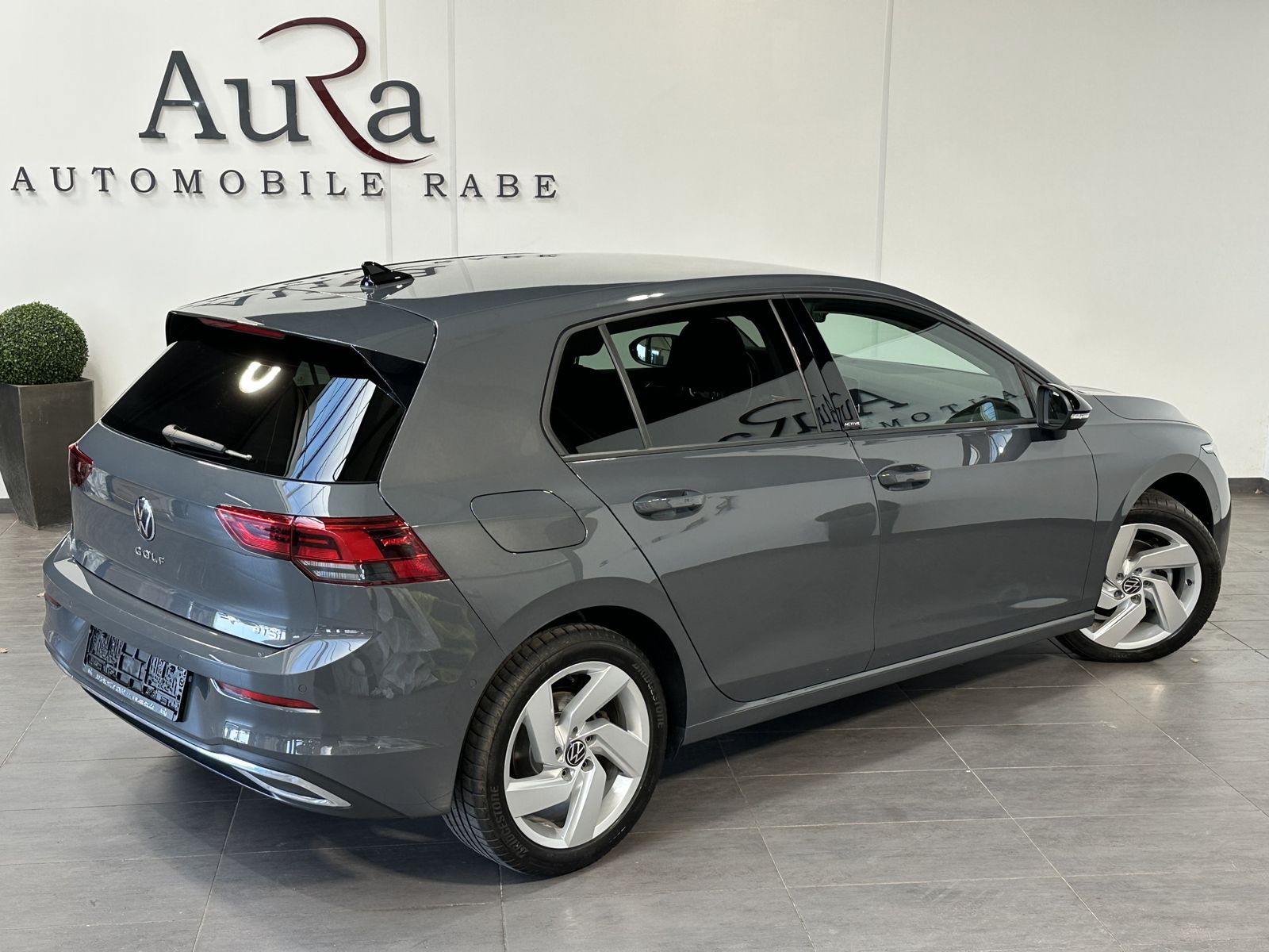 Fahrzeugabbildung Volkswagen Golf VIII 1.5 eTSI Active NAV+LED+PLA+17ZOLL+1HD