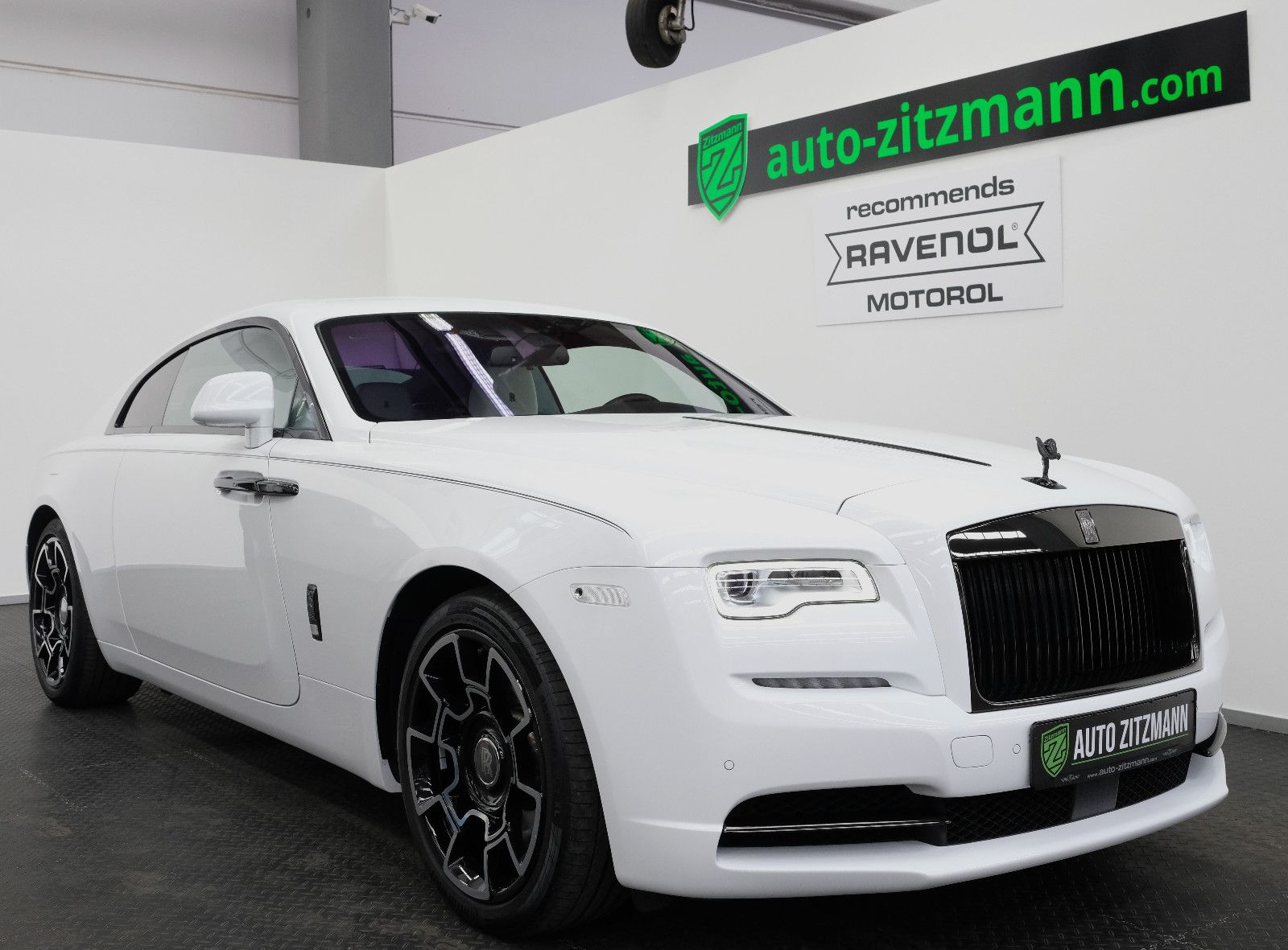 Fahrzeugabbildung Rolls-Royce Wraith BLACK BADGE|STARLIGHT|NIGHT|BESPOKE|COACH