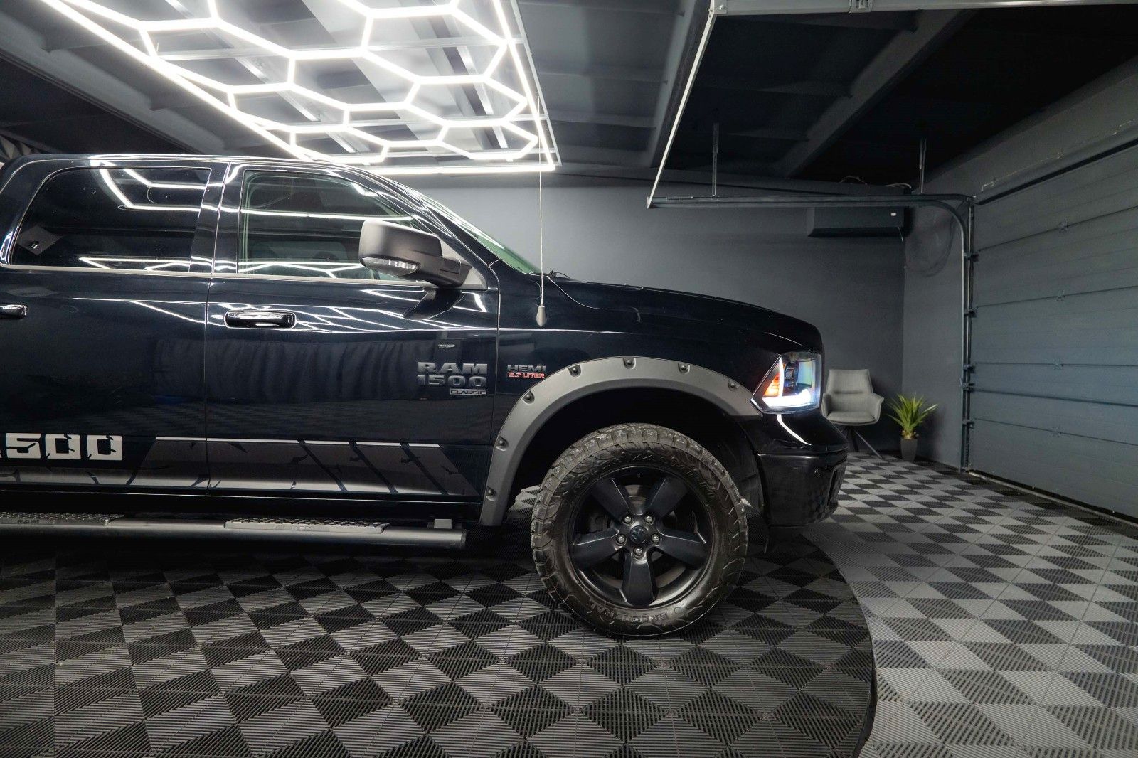 Fahrzeugabbildung Dodge RAM 5.7 V8 HEMI 4x4 OFFROAD Night-Paket *LED*AHK