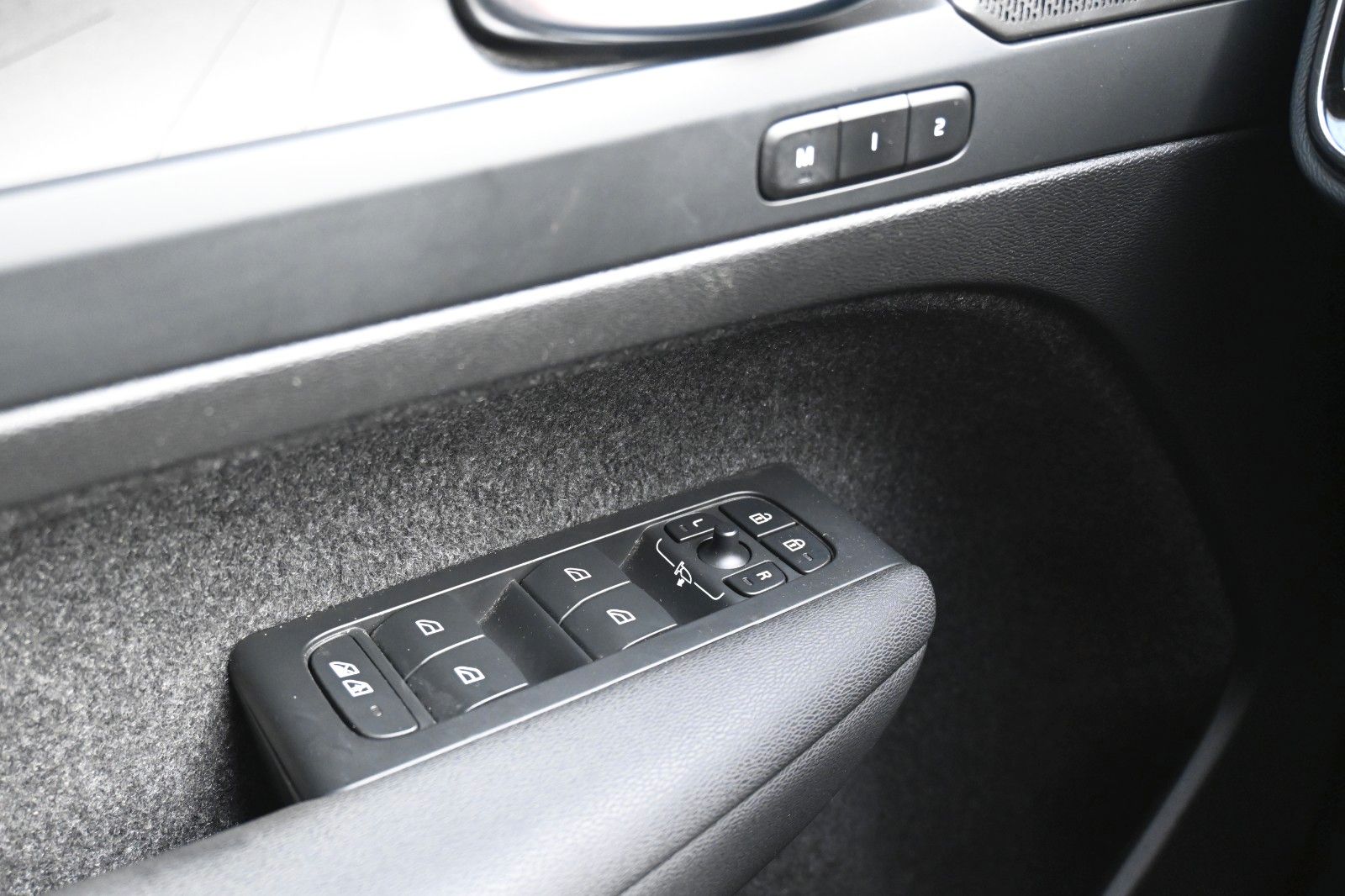 Fahrzeugabbildung Volvo C40 Ultimate Recharge Pure Electric AWD