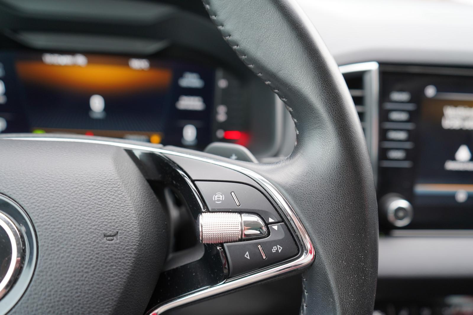 Skoda Karoq 1.5 TSI Tour DSG LED Navi Kamera PDC DAB