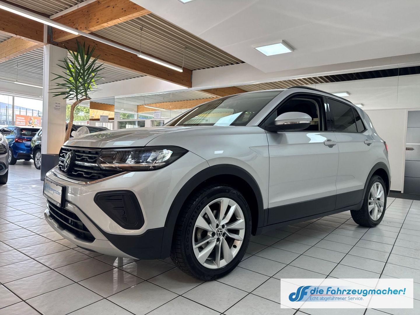 Fahrzeugabbildung Volkswagen T-Cross 1.0 TSI 85 kW Life Digitales Cockpit LED