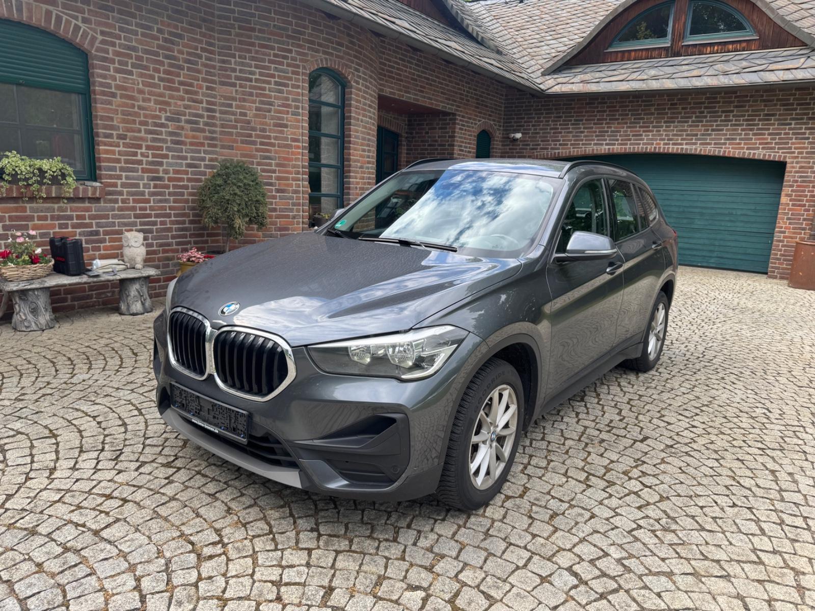 BMW X1 xDrive 18 d Advantage/NAVI/AUTOMATIK