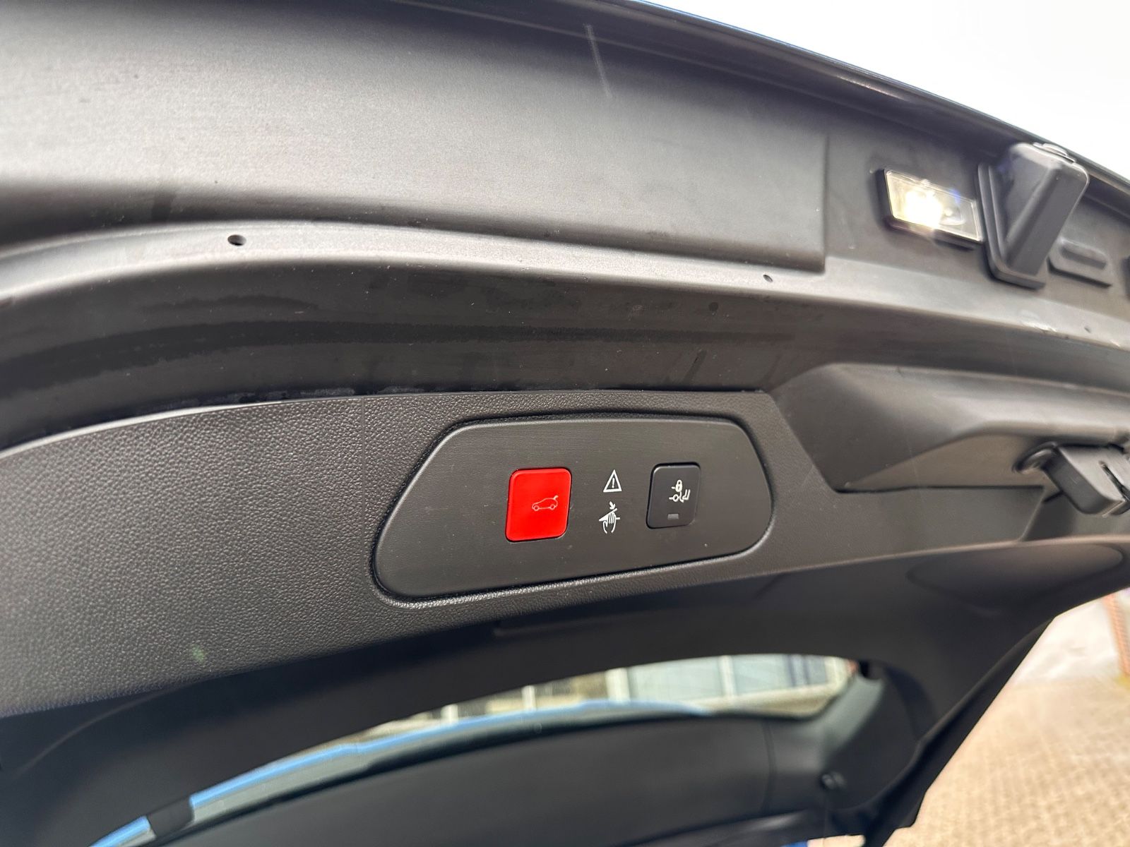 Fahrzeugabbildung Opel Grandland (X) 1.2 Turbo BiLED/AHK/Navi/360°/GJR