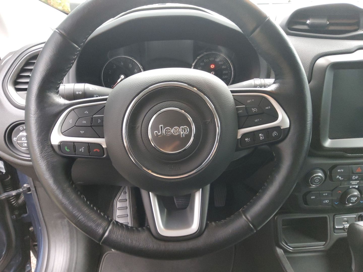 Fahrzeugabbildung Jeep Renegade S-Edition Navi Winterpaket