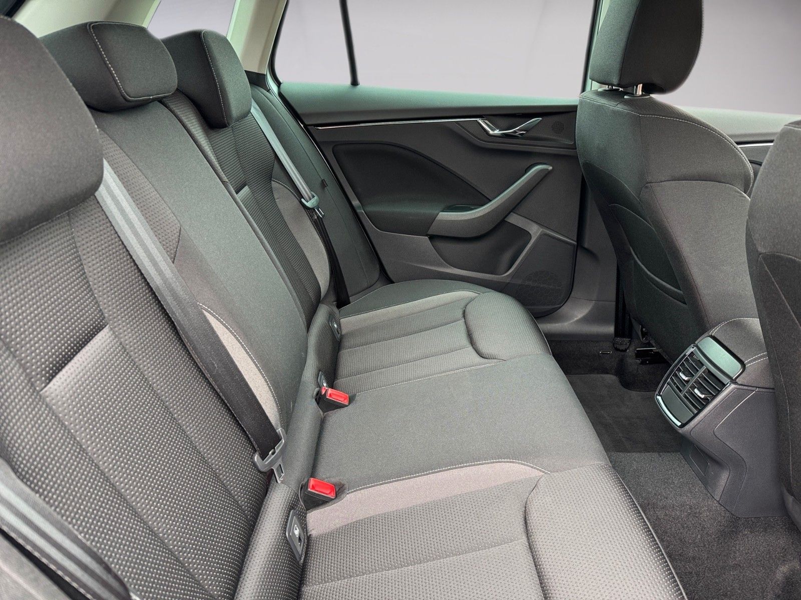 Fahrzeugabbildung SKODA Kamiq Tour 1.5 TSI