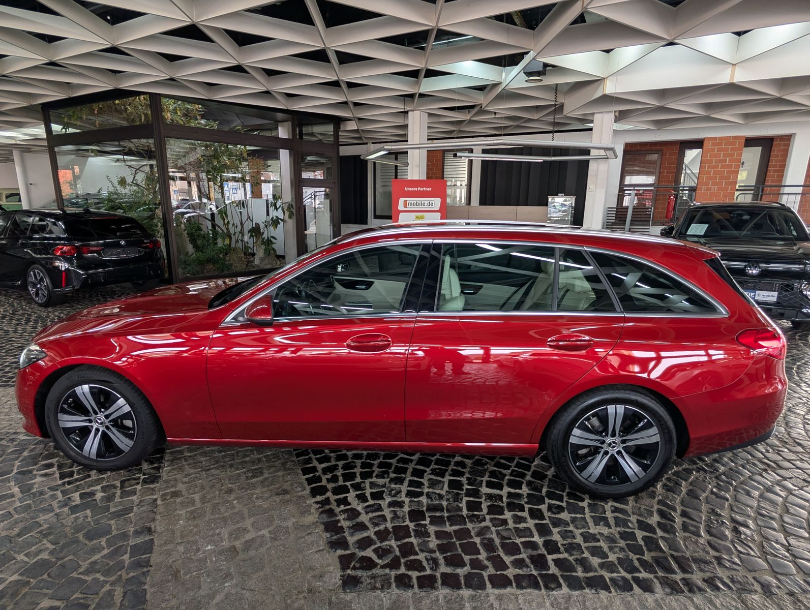 Fahrzeugabbildung Mercedes-Benz C 220 d T 2x Avantgarde LED AHK LEDER KAM 4x-SHZ