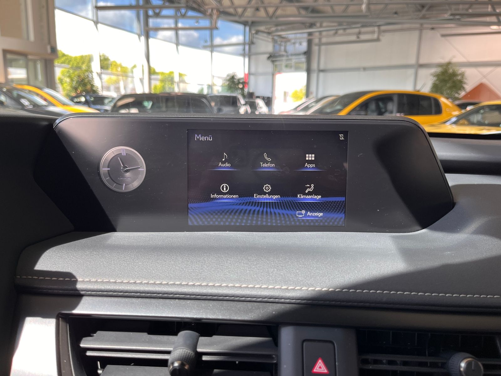 Fahrzeugabbildung Lexus UX 250 h Style Edition Full Link RFK KLIMA LED