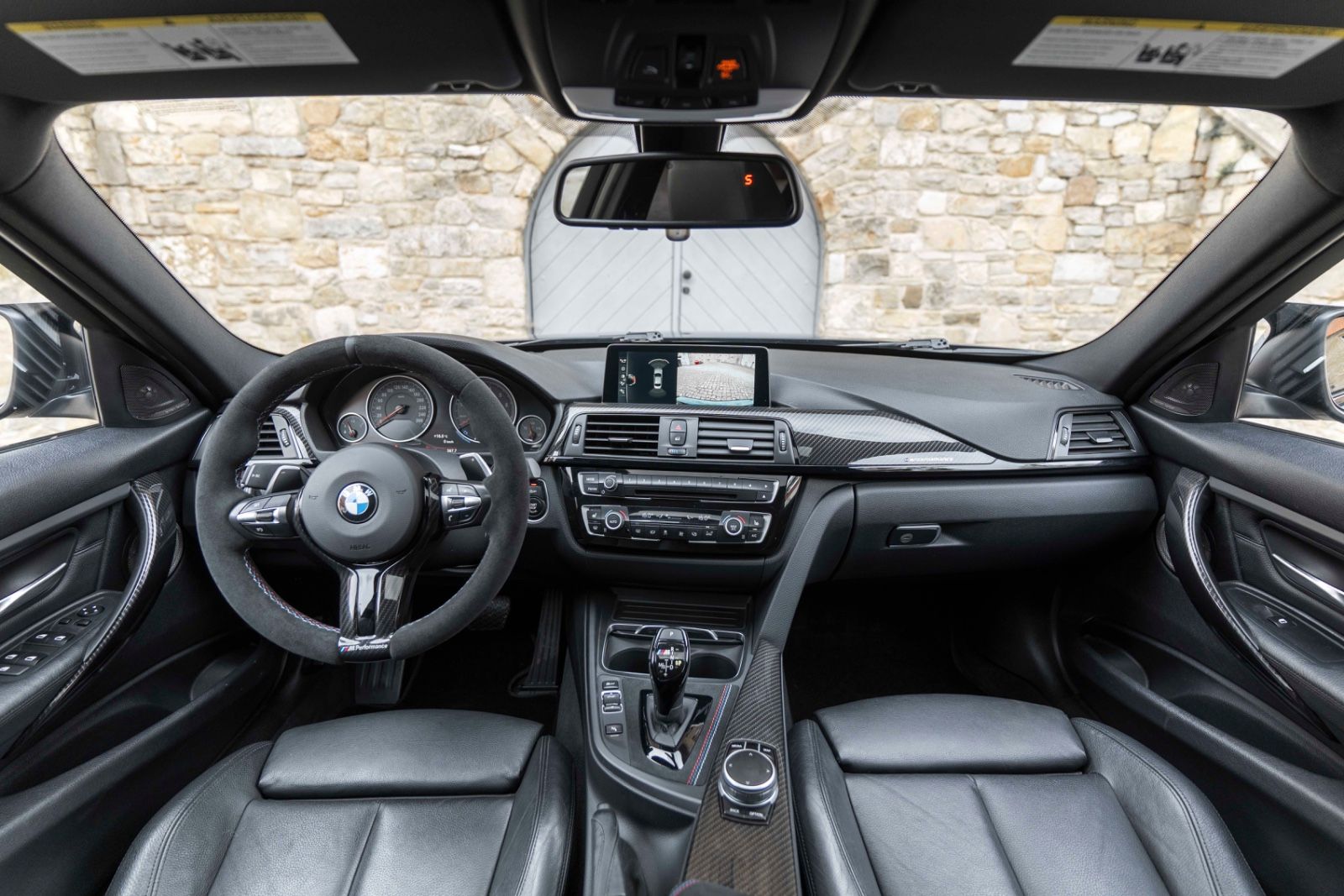 Fahrzeugabbildung BMW 330I M-Performance H&K LED CARPLAY KAM NAV ALC