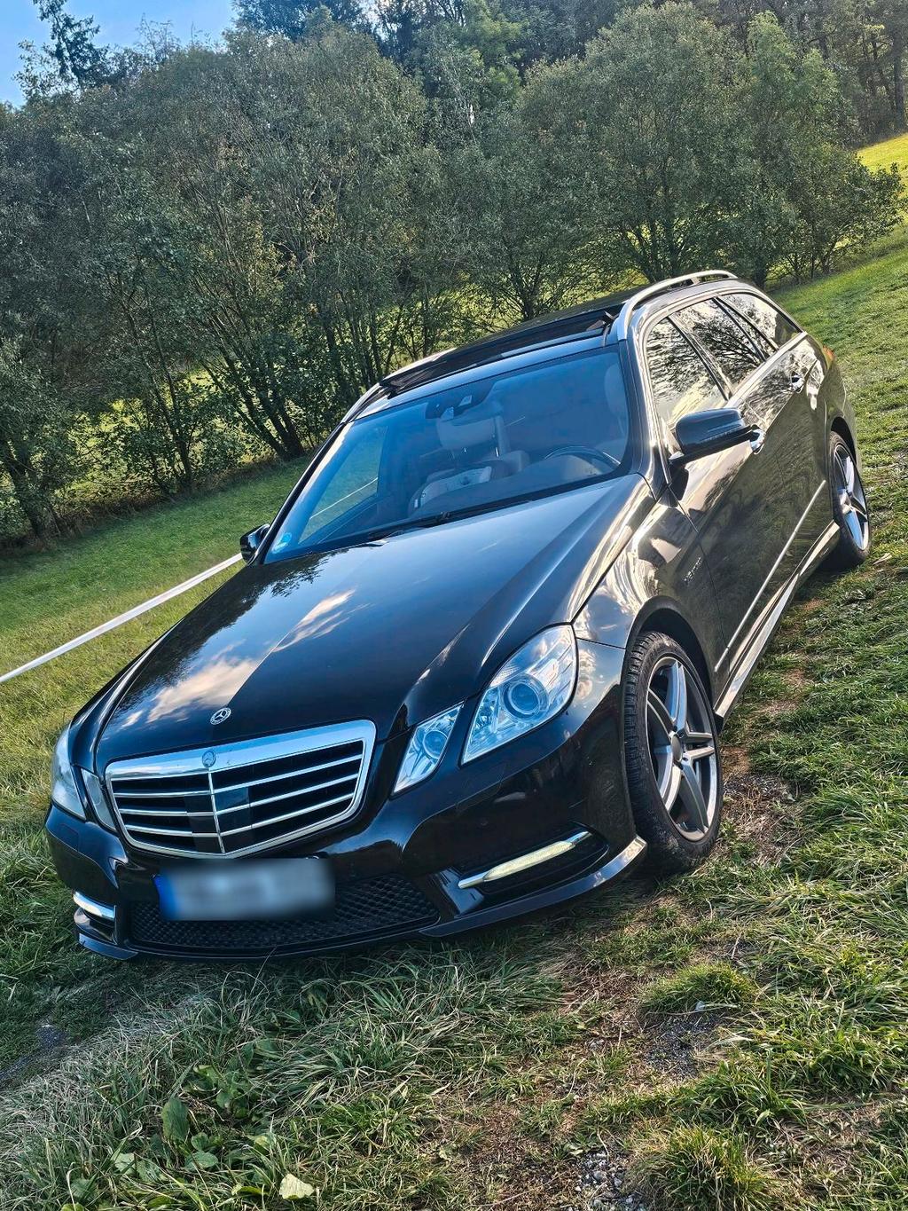Mercedes-Benz E500 4MATIC AMG Paket   abs...