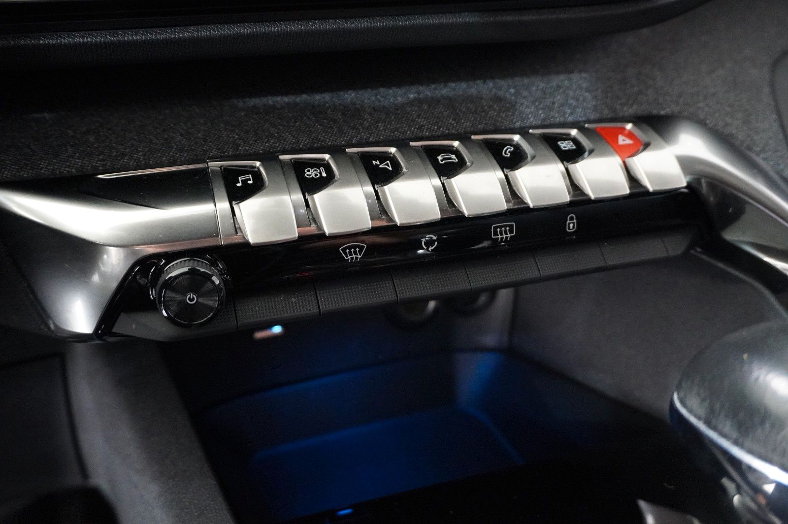 Fahrzeugabbildung Peugeot 3008 1.2T ALLURE PACK NAVI/LED/KAMERA/SPORT/DAB+