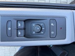 Fahrzeugabbildung Volkswagen T6.1 Caravelle Comfort DSG Rollstuhllift 8.Sitze