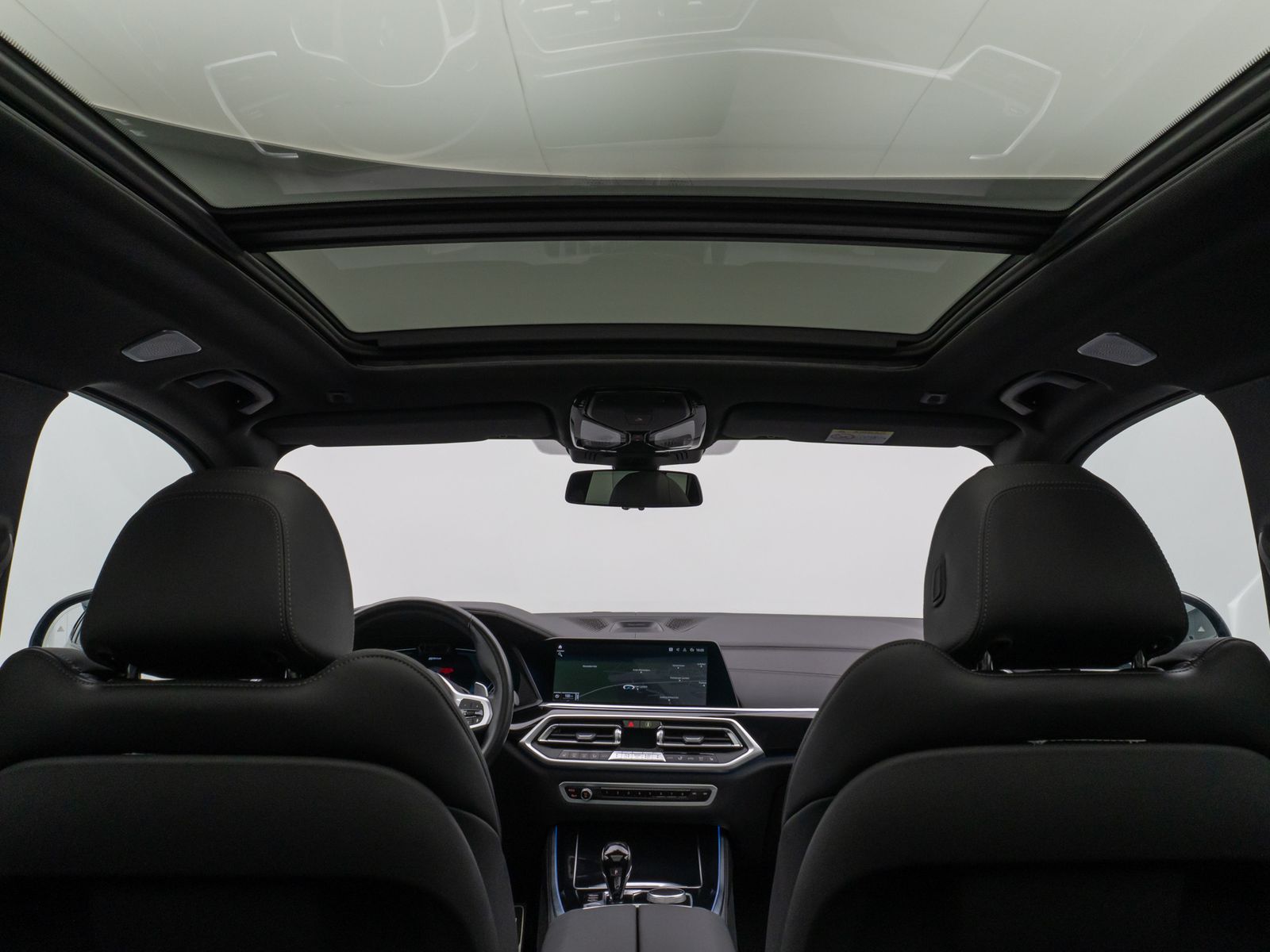 Fahrzeugabbildung BMW X5 xD45e M Sport Panorama Laser 360°HUD DAB B&W