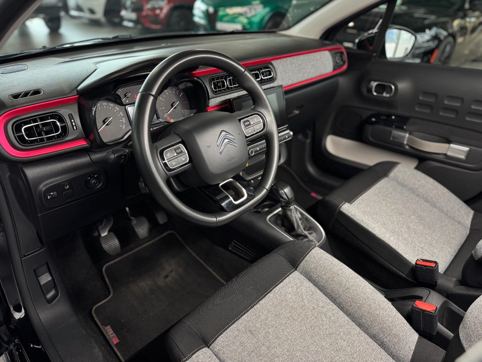 Fahrzeugabbildung Citroën C3 1.2 PurTech ELLE "DAB Navigation Kamera LM"