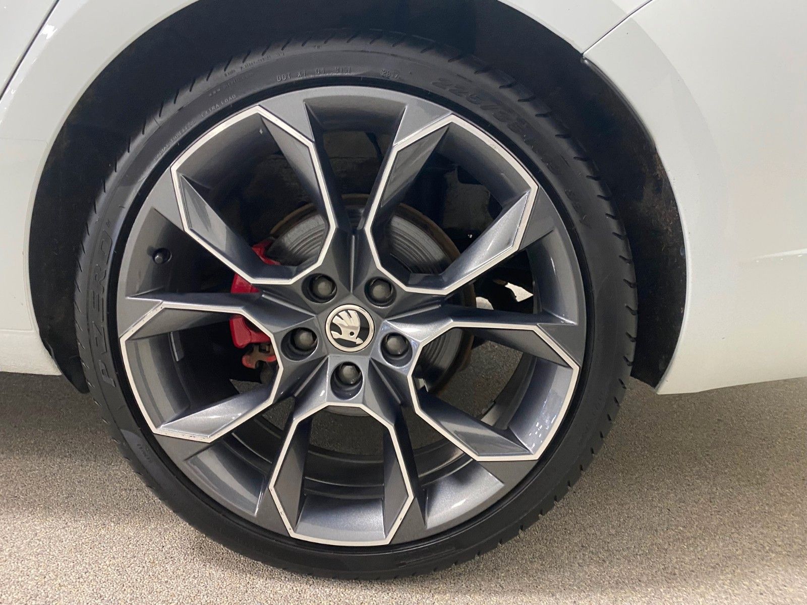 Fahrzeugabbildung SKODA Octavia 2.0 TSI DSG RS Combi+PANORAMA+19"+NAVI++