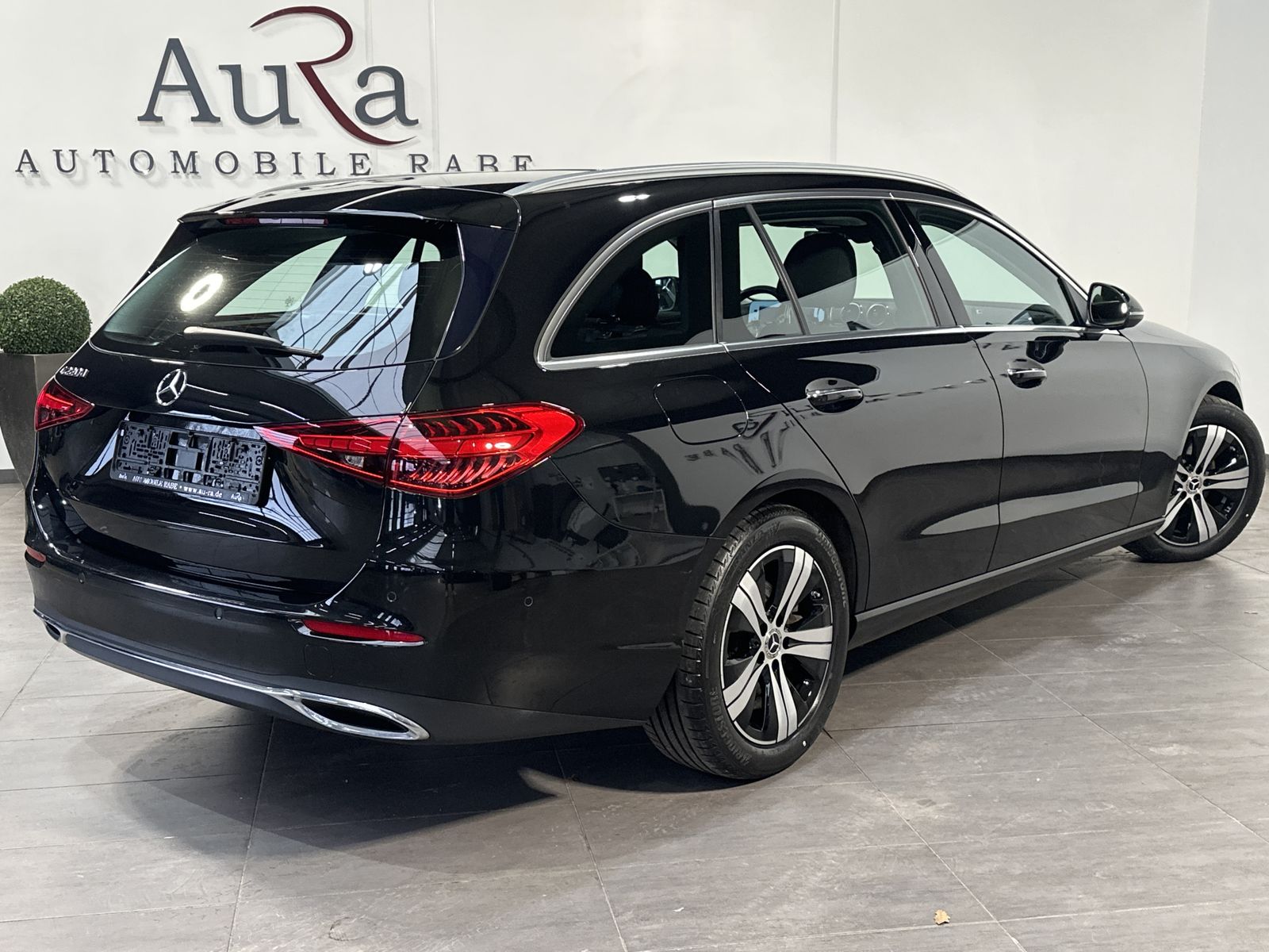 Fahrzeugabbildung Mercedes-Benz C 220d T 4M Avantgarde NAV+LED+AHK+KAM+V-COCK+1H