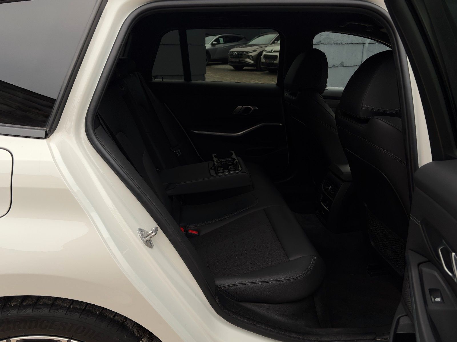 Fahrzeugabbildung BMW 330e Touring Advantage Akustik LcPlus HIFI CAM