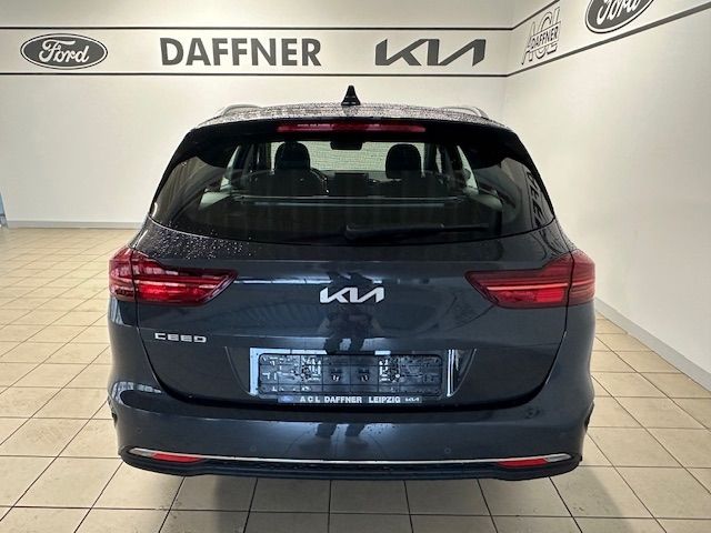 Fahrzeugabbildung Kia Ceed_sw Vision 1.4 Navi SHZ VerkehrszeichenERK