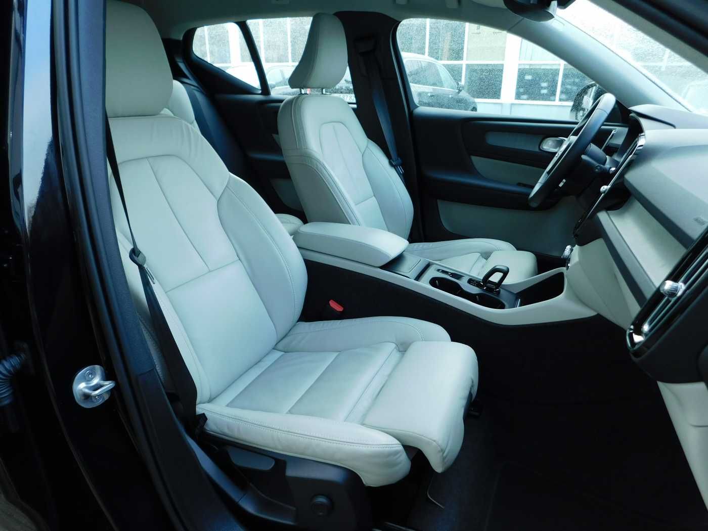 Fahrzeugabbildung Volvo XC40 B3 Core 'Leder, Sitzheizung'