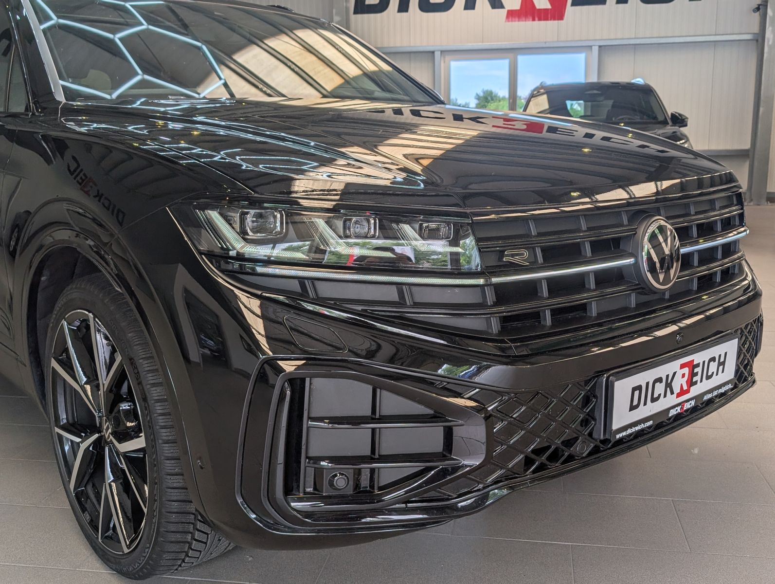 Fahrzeugabbildung Volkswagen Touareg 3.0TDI 4M R-Line VOLL Black 22" UPE 114T