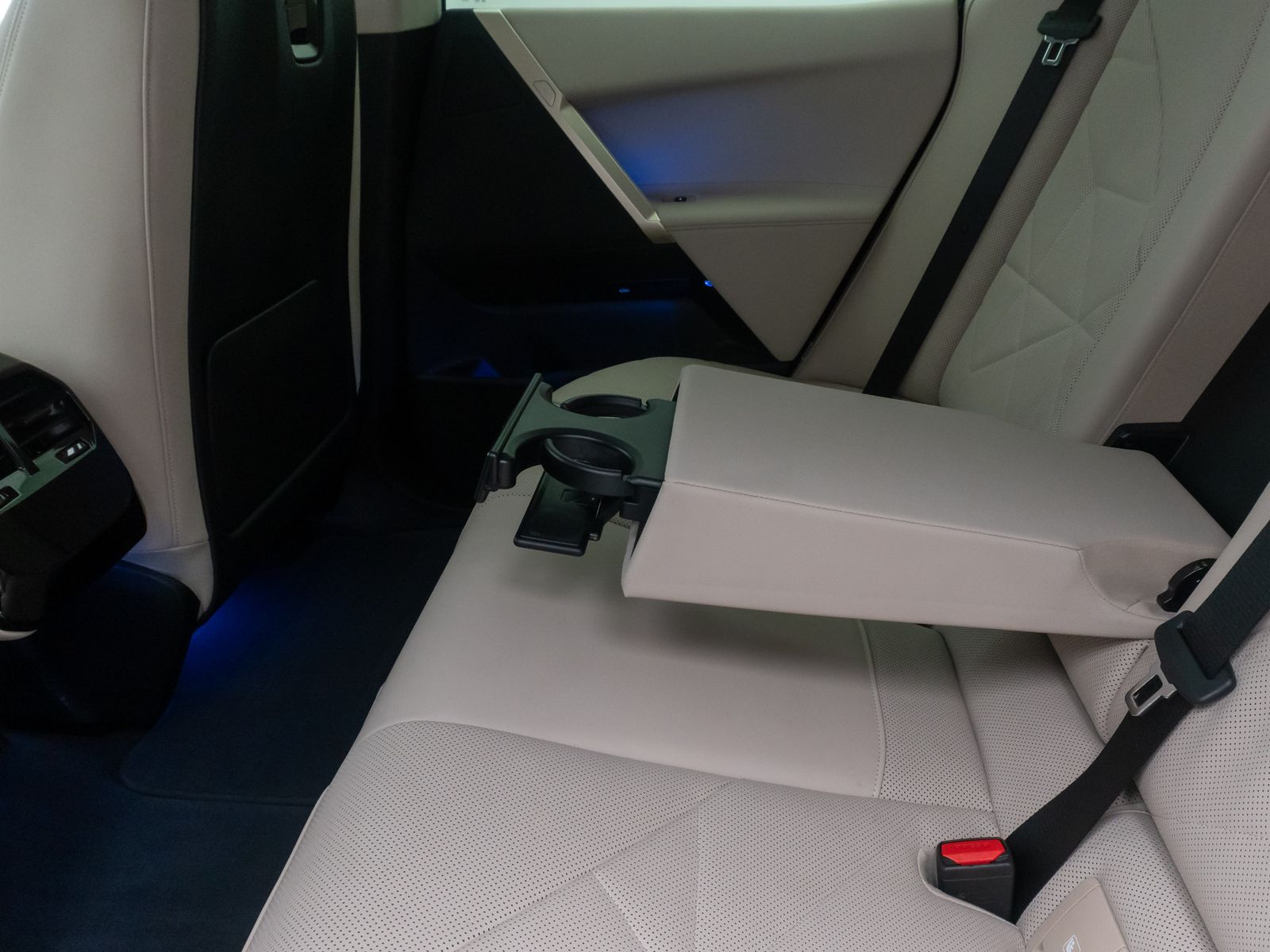 Fahrzeugabbildung BMW iX xD40 Edition Sport DAB Kamera Komfort 21Zoll