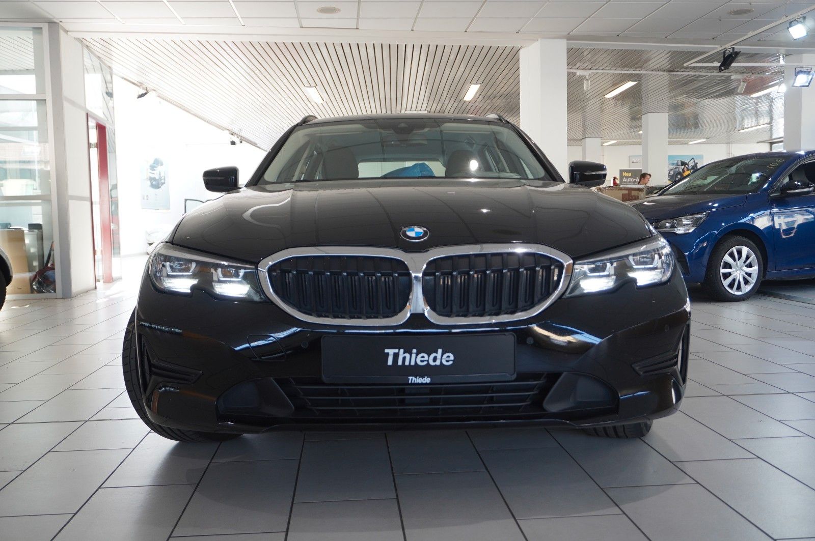 Fahrzeugabbildung BMW 318D TOURING ADVANTAGE NAVI/LED/VIRTUAL/SHZ/DAB+