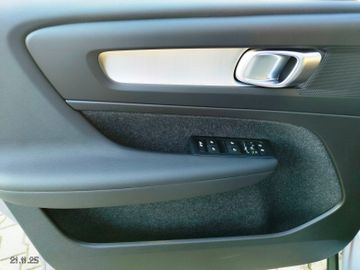 Volvo XC 40 XC40 Core 2WD KLIMA-LED-SHZG-NAVI-FSHZG