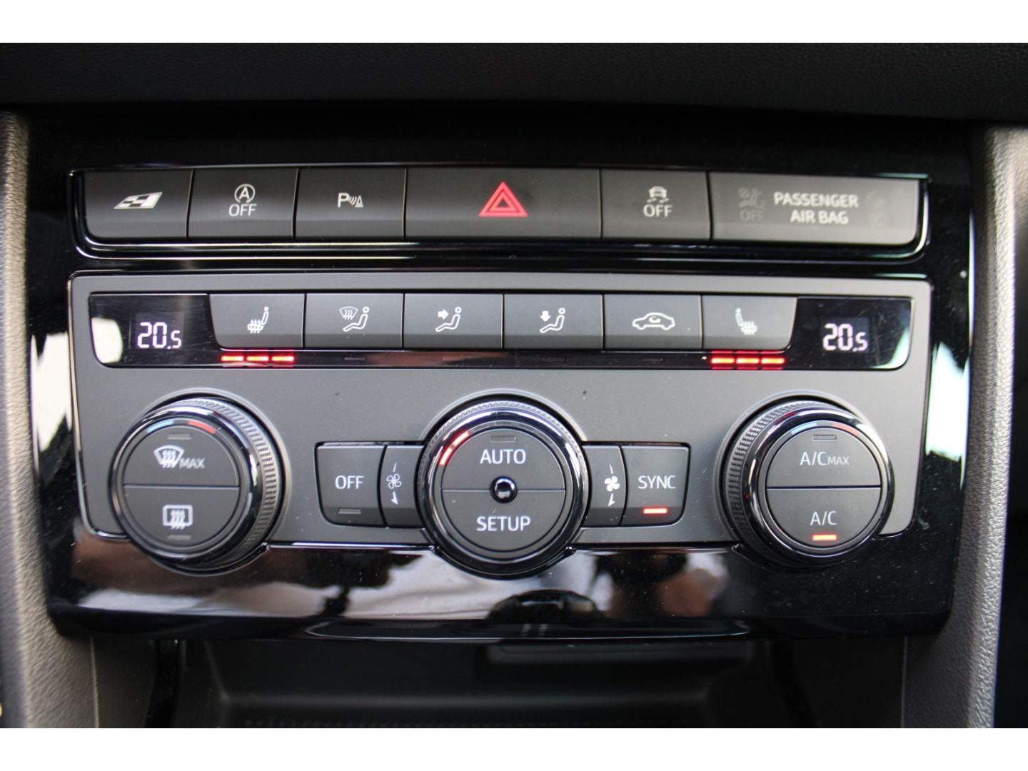SEAT Leon Cupra 300 4Drive 2.0 TSI ST DSG ACC Navi RF - Image 27