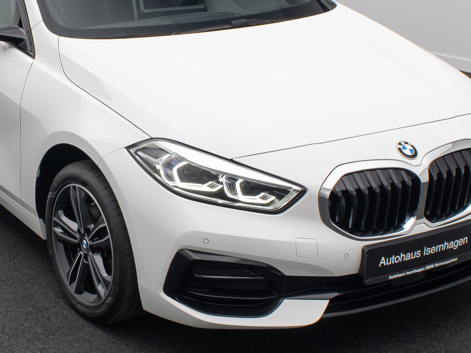 Fahrzeugabbildung BMW 118i Sport Line LED Navi DAB Tempomat