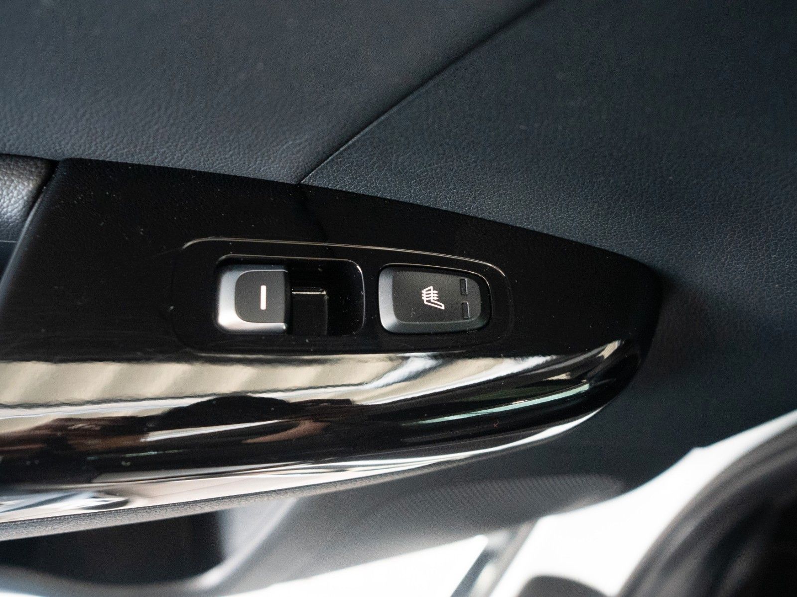 Fahrzeugabbildung Kia Sportage Platinum Edition 4WD/AHK/PANO/KAMERA